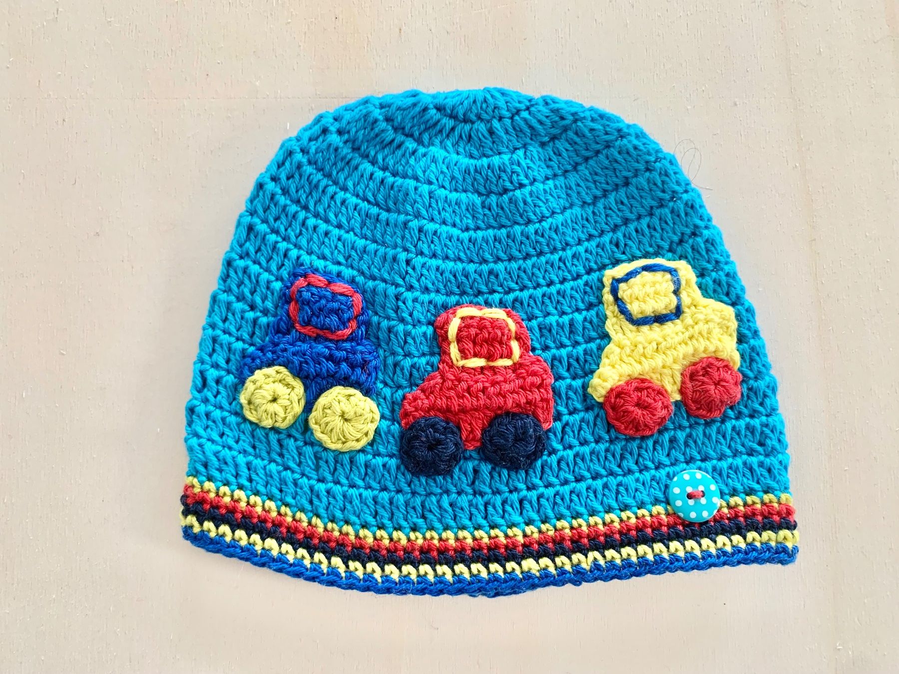 Altro abbigliamento per bambino: Kappe türkis mit Autos, Handarbeit, 100% Baumwolle – Nuovo e nell'imballaggio originale da Emmenbrücke venduto da swissmade-miracles 1
