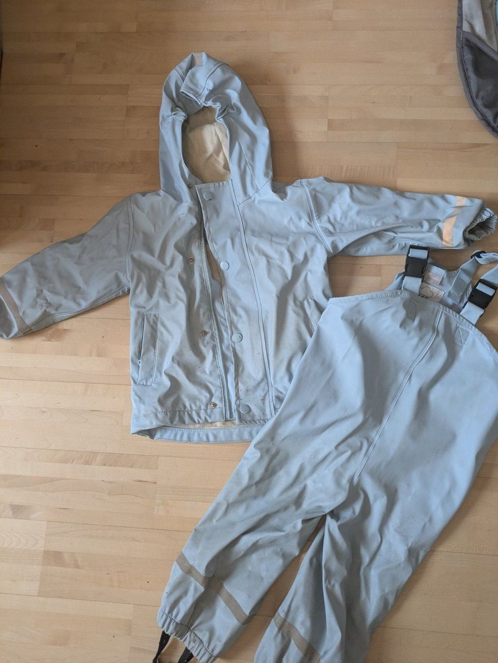 Lotti & Set di vestiti: Regenkombo hellblau Gr. 92 – Usato da Bern venduto da macsandra