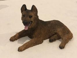 Figurine Chien Berger Allemand en résine.