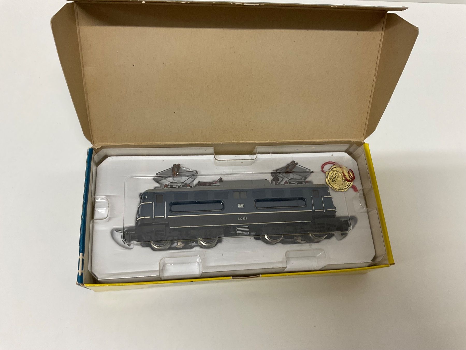 Trix Modellini di ferrovie: Trix Express 2443 E10 138 DB Bespielt mit OVP in DC – Usato da Chur venduto da Chur75 7