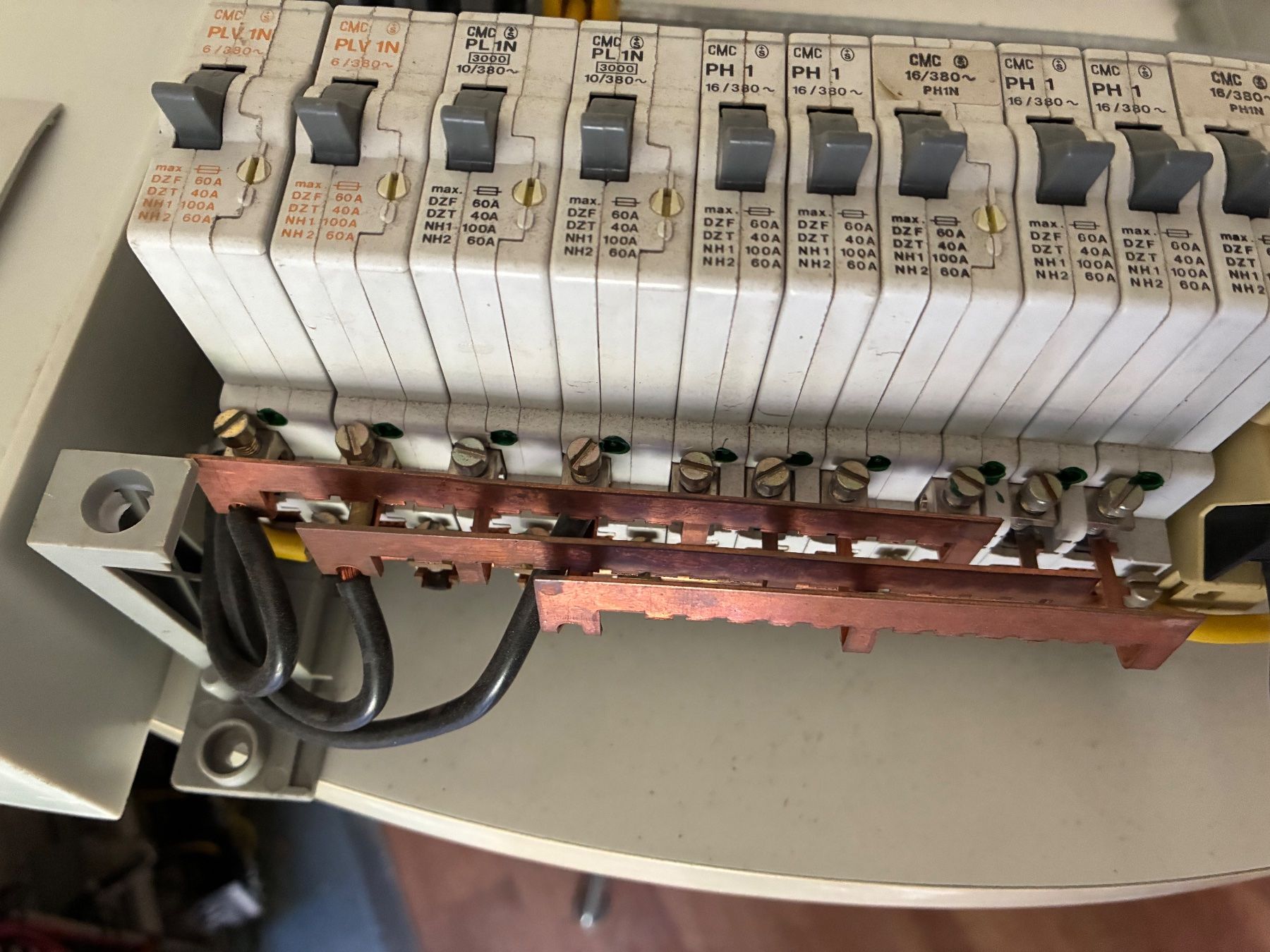 Alimentation électrique: Elektroverteilung Tableau LS Sicherungen – D'occasion à Thayngen par stammsani 4