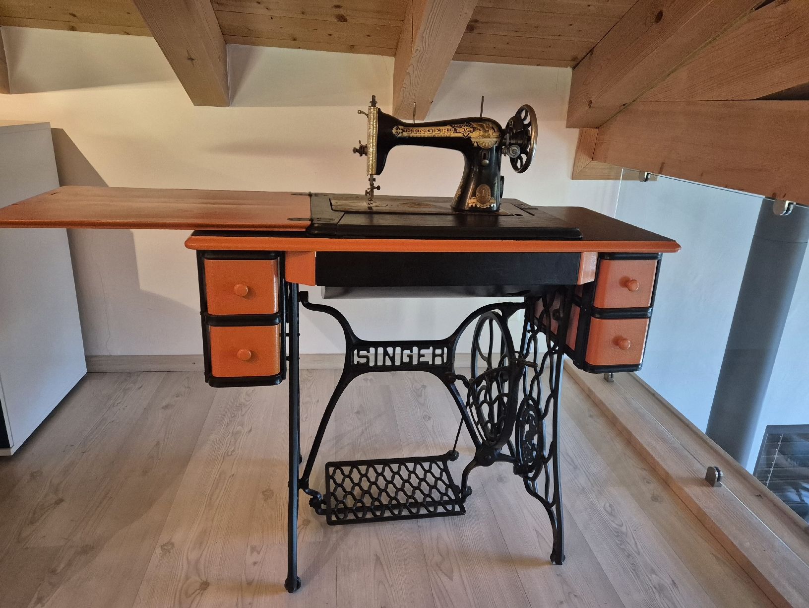 Singer Macchine da cucire: Machine Singer. Meuble entièrement rénové. – Usato da Argnou (Ayent) venduto da emnonaol 1
