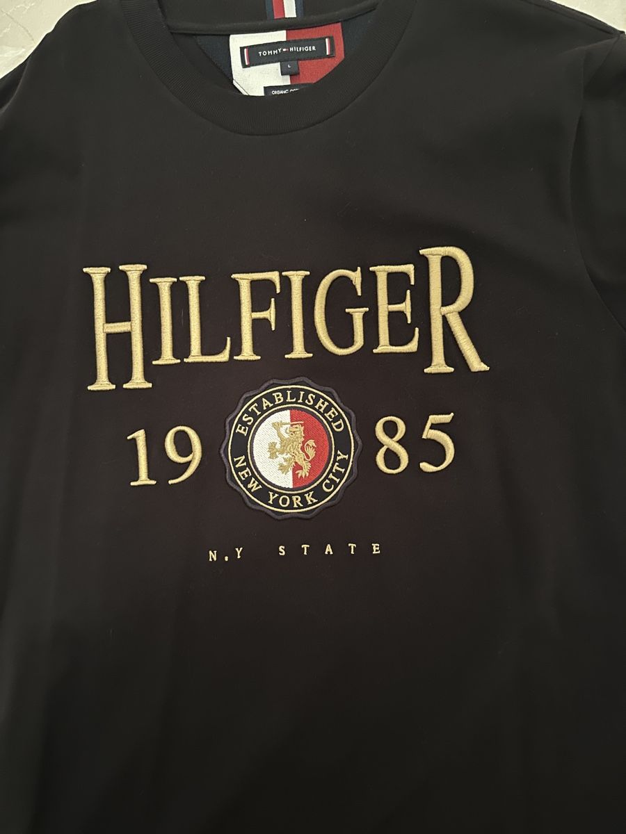 Tommy Hilfiger T-Shirts: Tommy Hilfiger T-Shirt Schwarz Grösse L - Neuwertig! – Neu (gemäss Beschreibung) aus Frenkendorf von a_1999 2