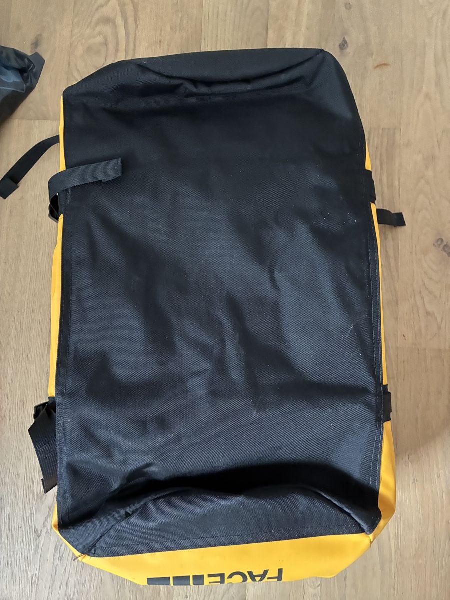 North Face Rucksäcke: The North Face - Base Camp Duffel 50L - S – Gebraucht aus Saland von Francyherrera 3