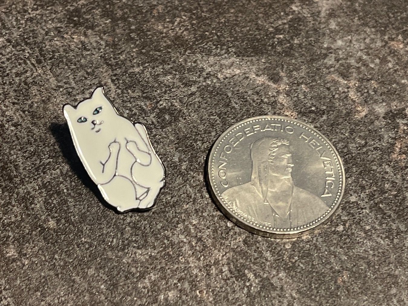Plaquettes & Badges: Ripndip Cat Pin – D'occasion à Biel/Bienne par bas_c8yf 1