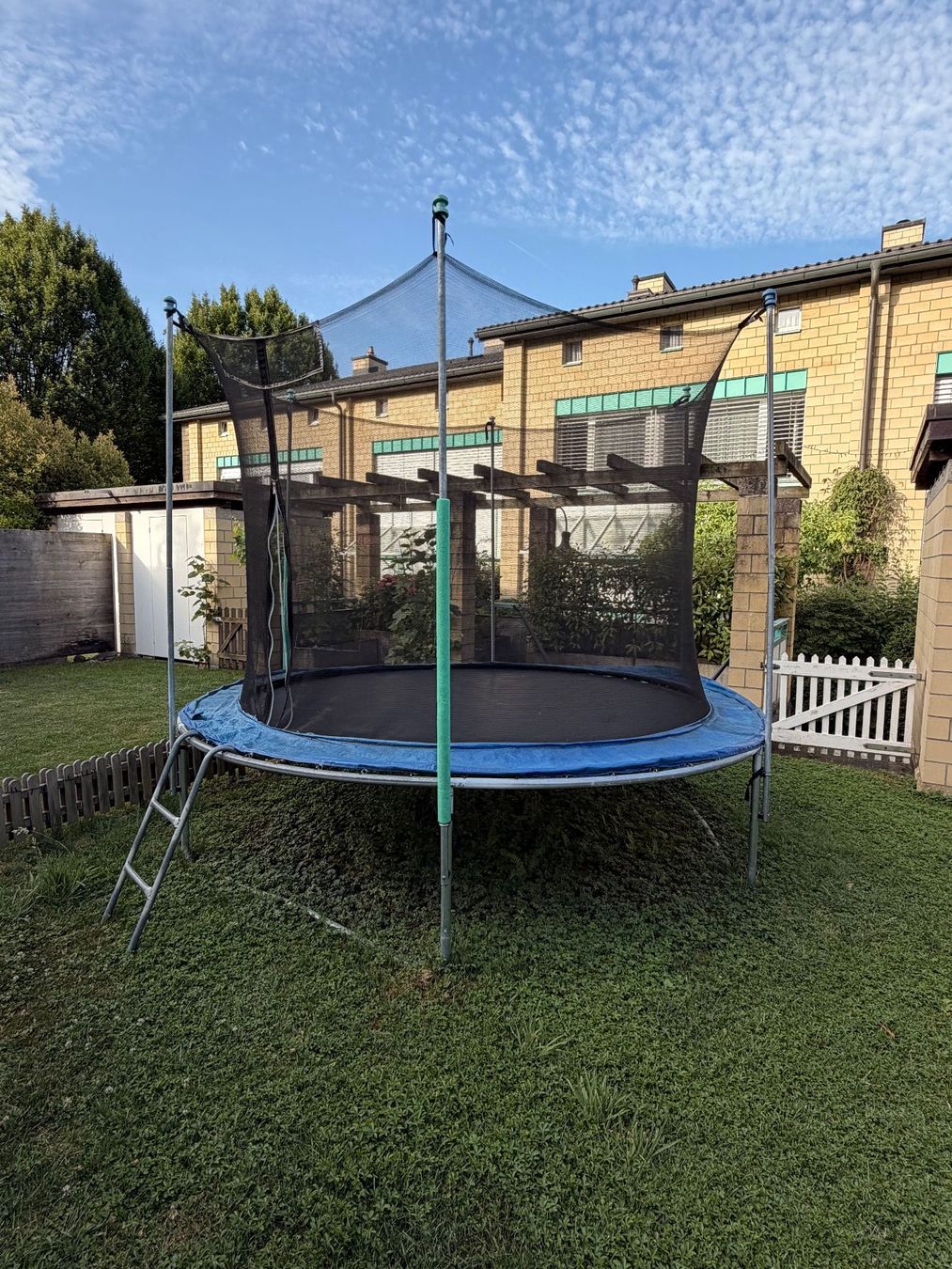 Trampolines: Trampolin für Garten 305 cm – D'occasion à Cham par Rokkamare