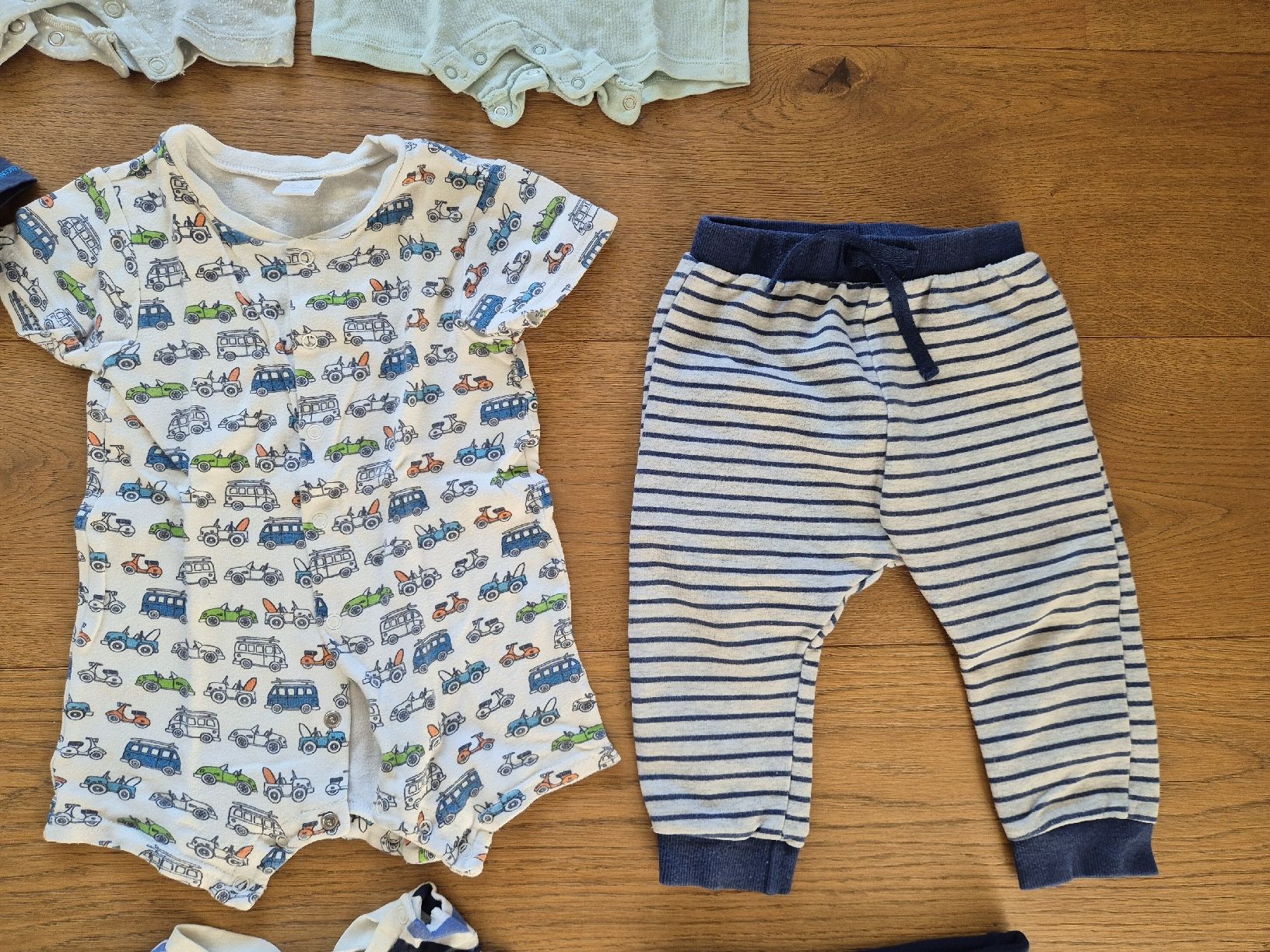 Lotti & Set di vestiti: Kleiderpaket Grösse 80 – Usato da Kollbrunn venduto da guernsey11 4