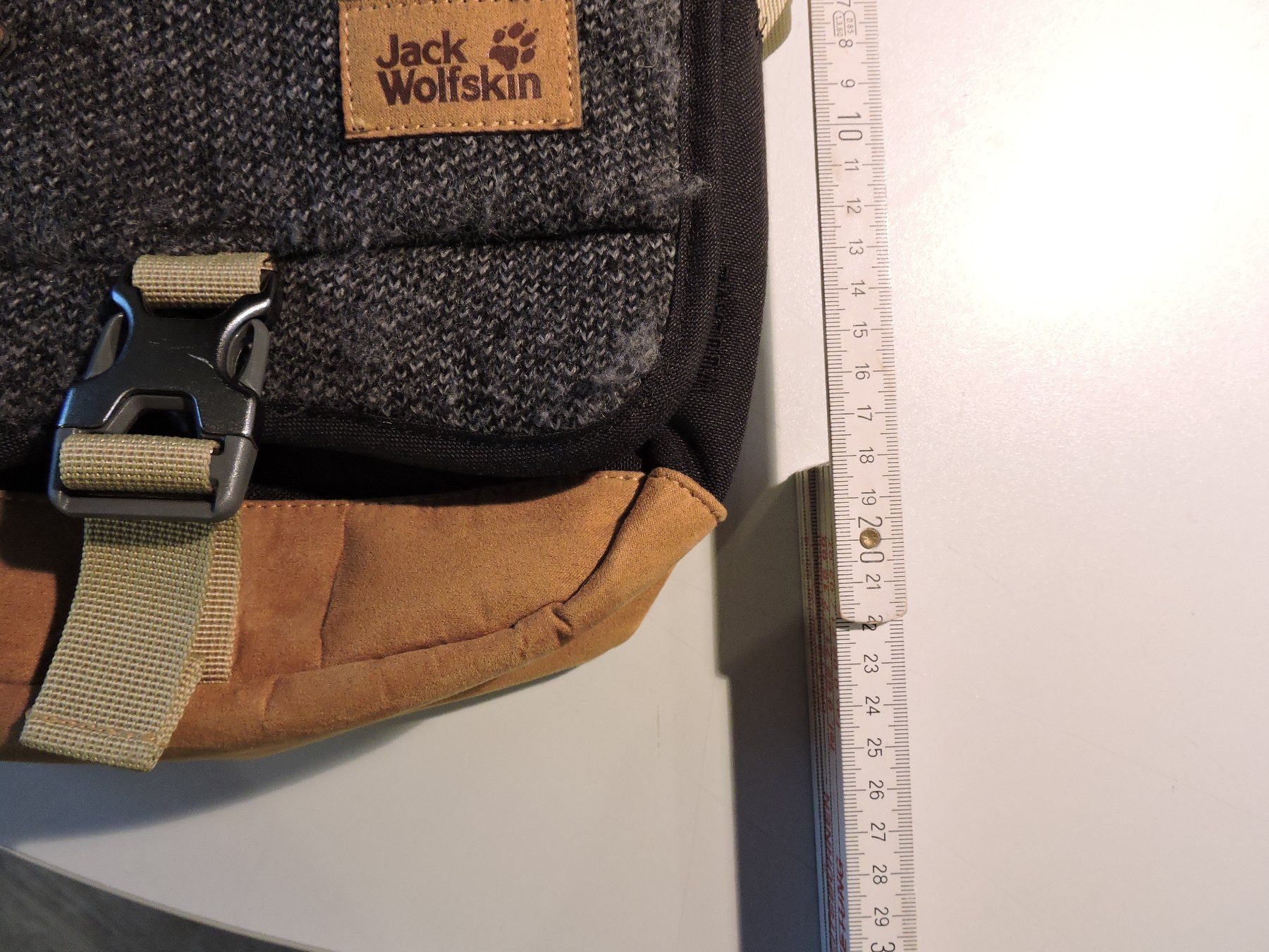 Jack Wolfskin Borse da donna: Jack Wolfskin Schultertasche Warwick Ave – Usato da Hauptwil venduto da Borusse01 2