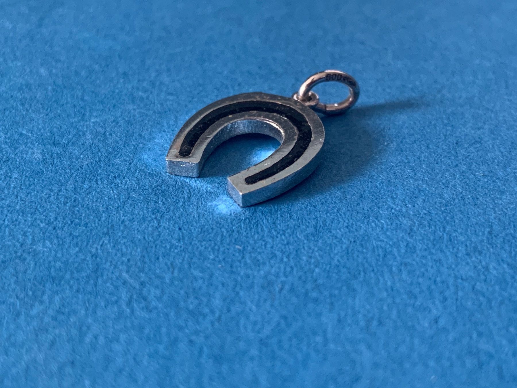 Anhänger: Schmuckanhänger HUFEISEN silber/schwarz – Gebraucht aus Laufen von belleskulptur 2