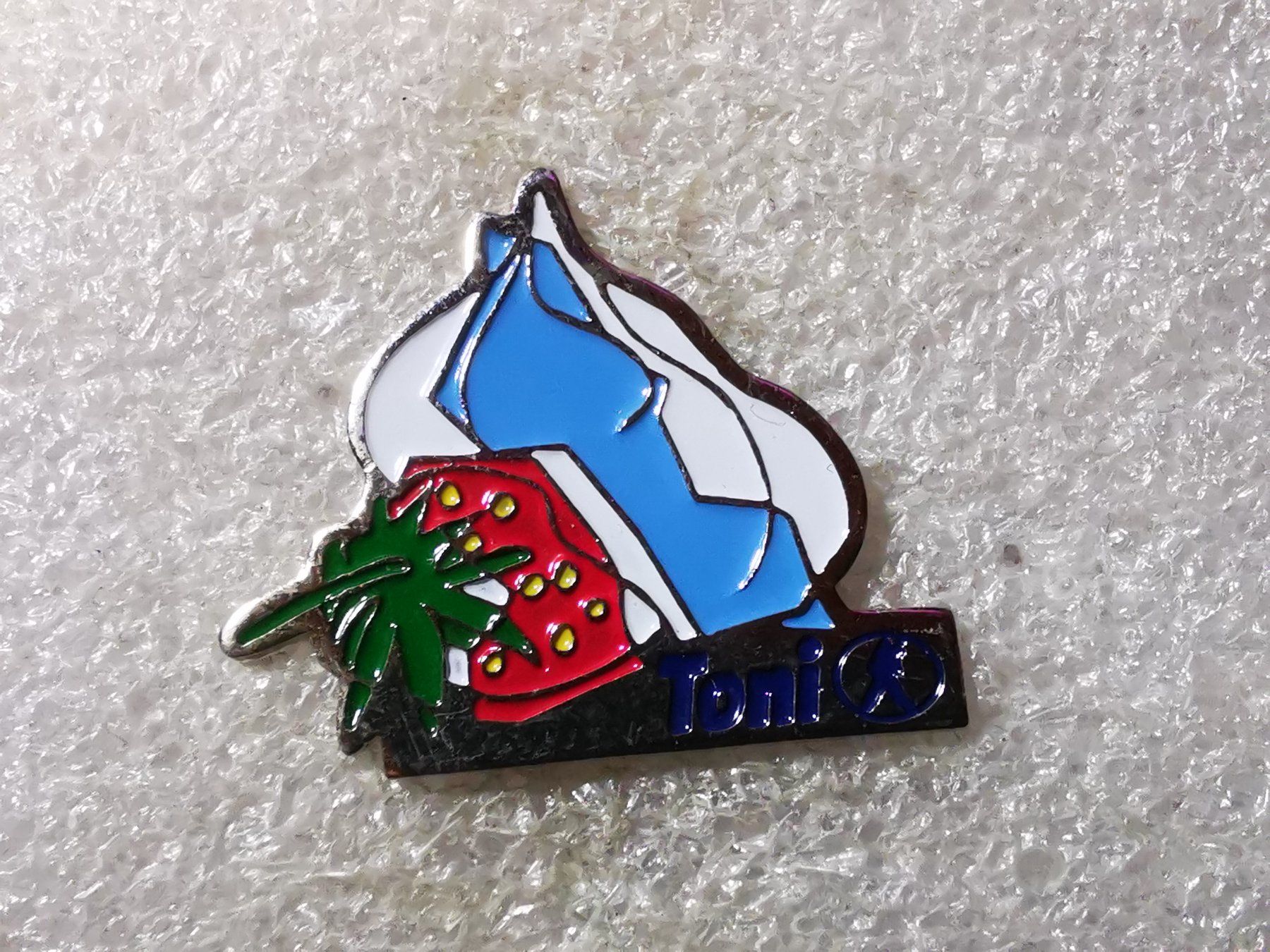 Placchette & Badge: Ansteckpin 102: Toni AG – Usato da Oppligen venduto da Pin-Fall-Shop