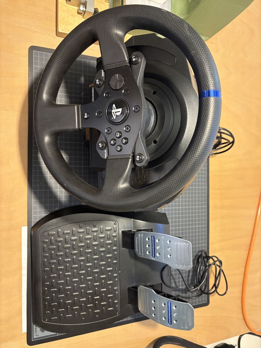 Thrustmaster Manettes: Thrustmaster T300 RS – D'occasion à Tann par noah.din 1