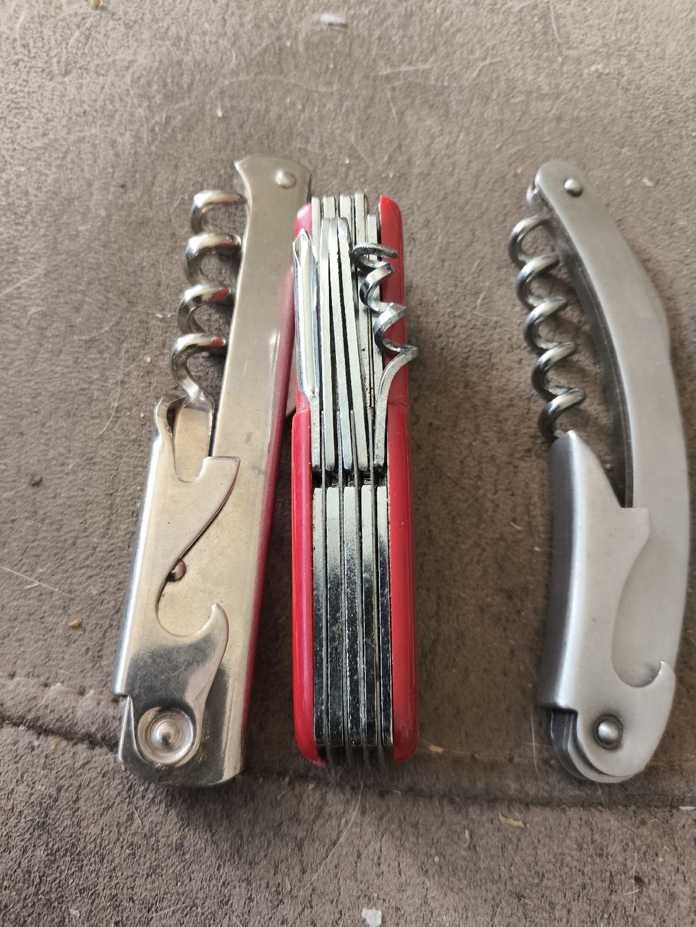 Coltelli tascabile: Lot 4 Taschenmesser / Kellnermesser  – Usato da Gipf-Oberfrick venduto da hituliina 1