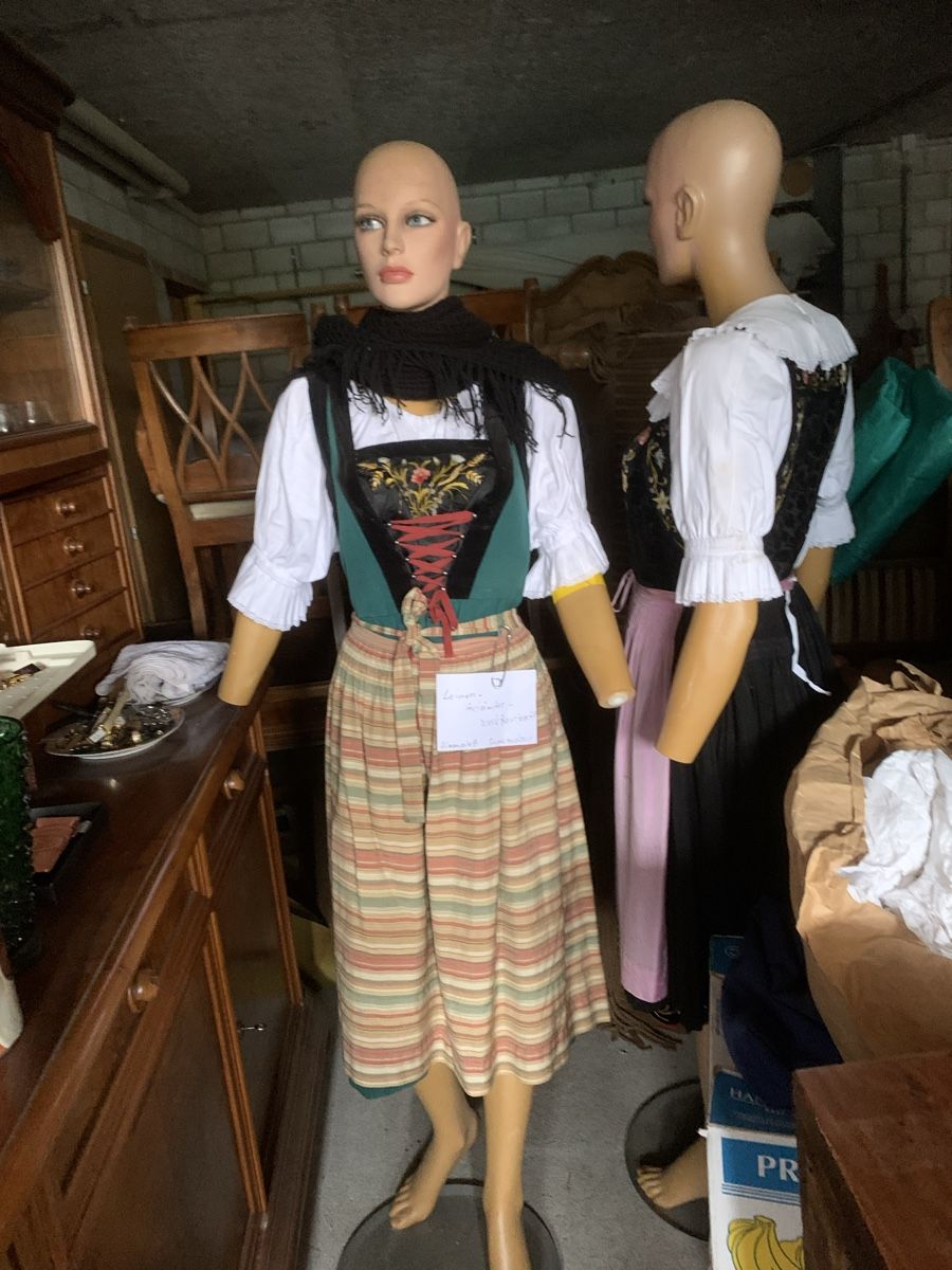Costumi: Wunderschöne Trachten,Gr.36, Originale,Sonntag/Arbeit, – Usato da Siglistorf venduto da Allerhand0