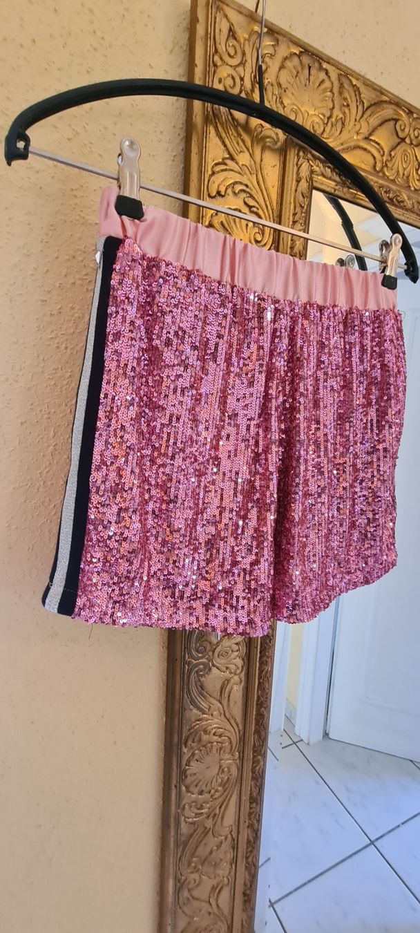 Guess Pantaloni: Guess Paillettes Shorts – Usato da Allschwil venduto da Virgo 3