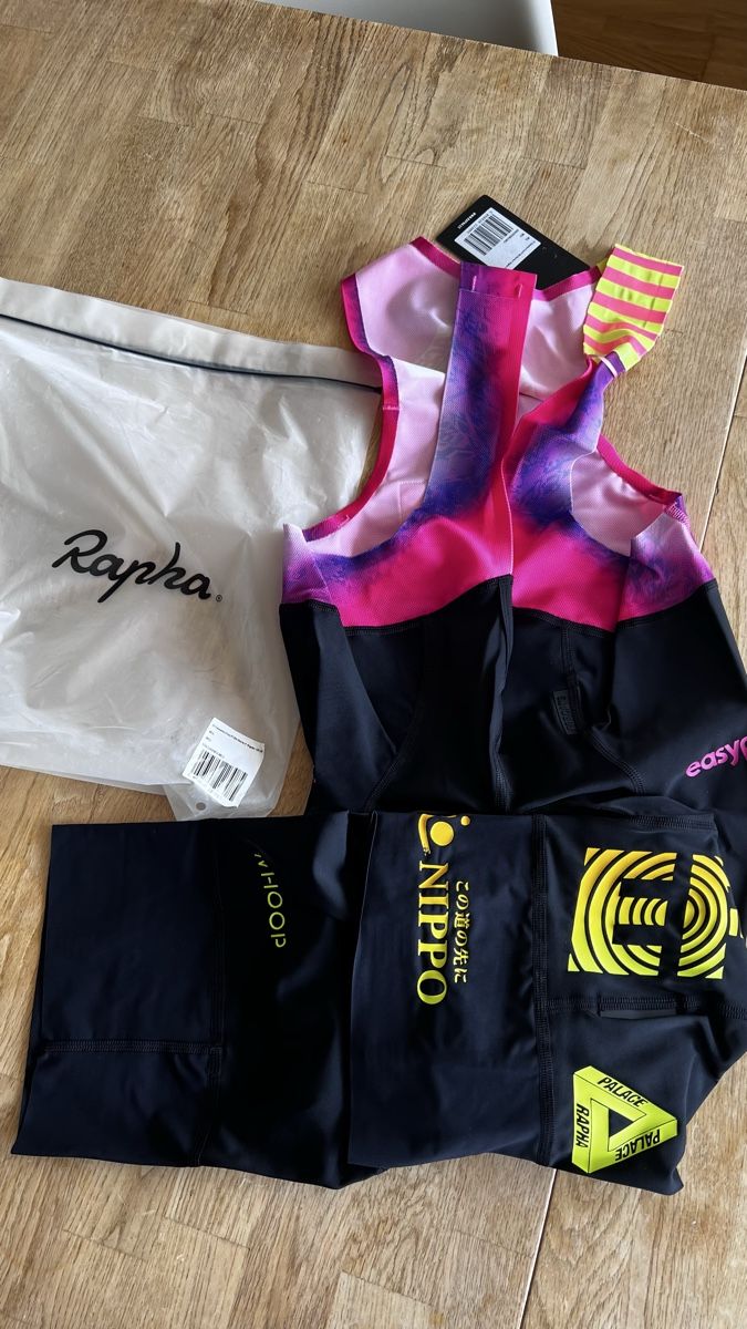 Rapha Lotti di vestiti: Rapha x Palace EF Pro Team Jersey Bib Cap Size M - OVP – Nuovo e nell'imballaggio originale da Meilen venduto da wehrluzern 1