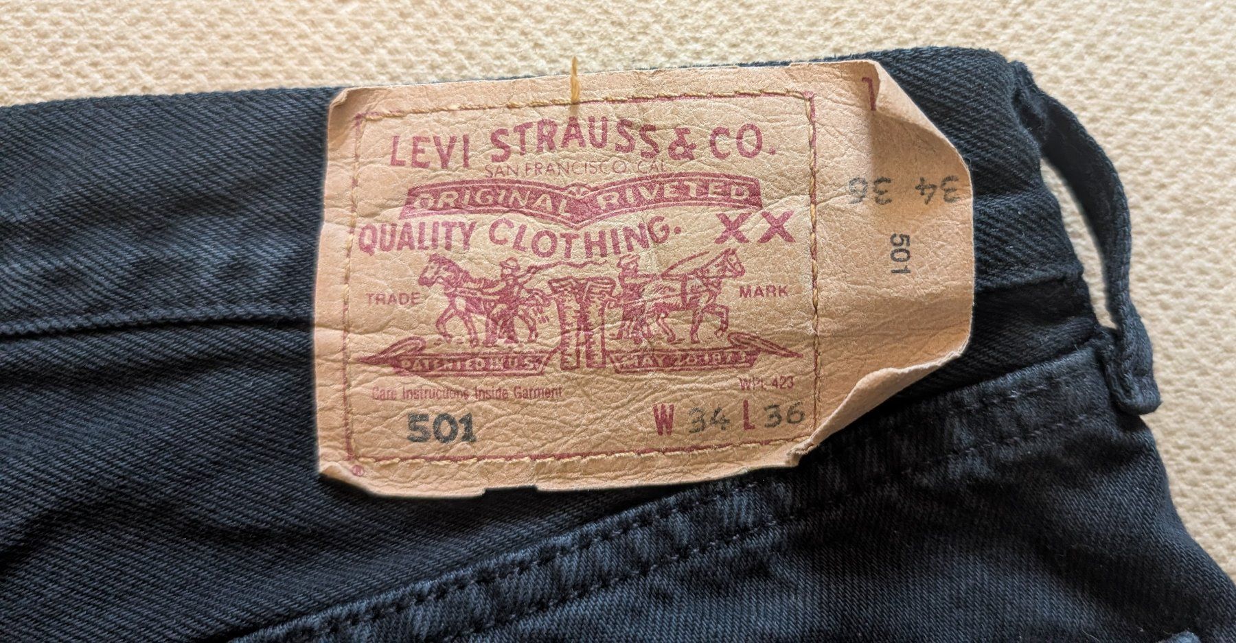 Levi's Jeans: Levi's 501 34/36 – Usato da COTTENS VD venduto da Lunaebuyers 1