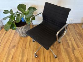 Eames Bürostuhl EA 117
