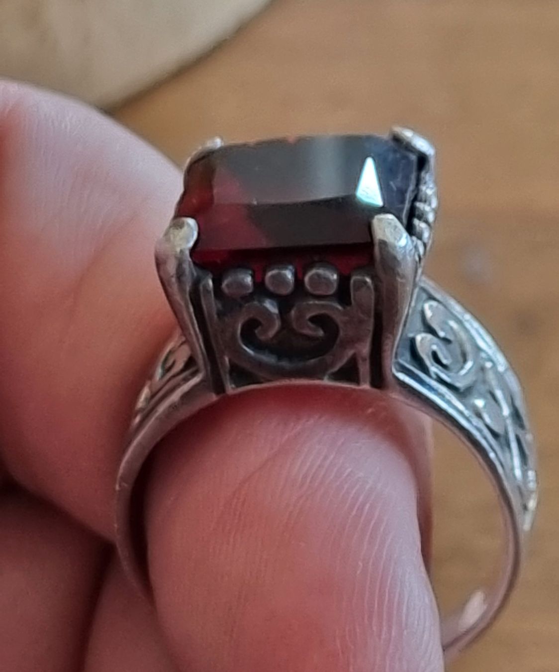 Anelli: Schöner Siegel Granat 925 Silber Ring NEU – Nuovo (secondo la descrizione) da Beckenried venduto da lou_two