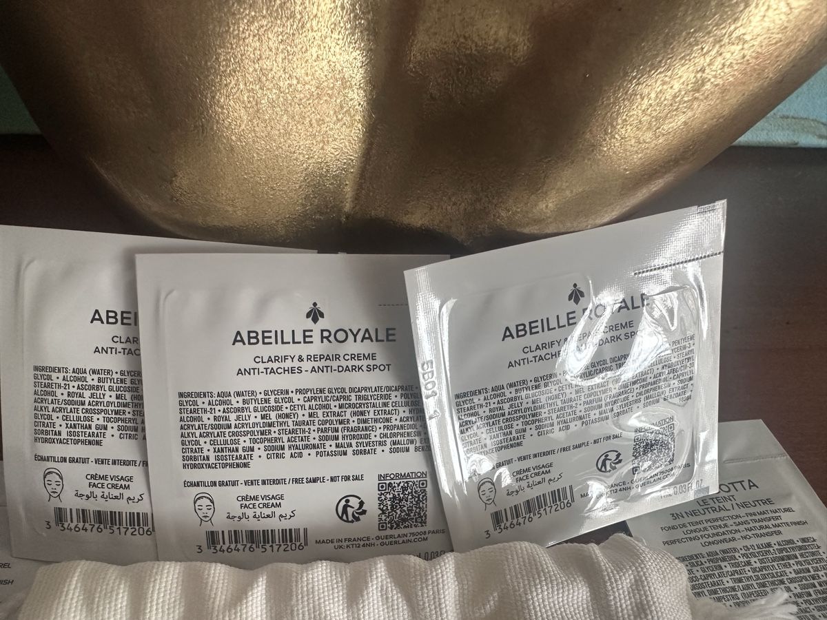 Guerlain Maquillage: Guerlain - Pochette en toile avec accessoires  – Neuf avec emballage d'origine à Basel par Vanluxe 9