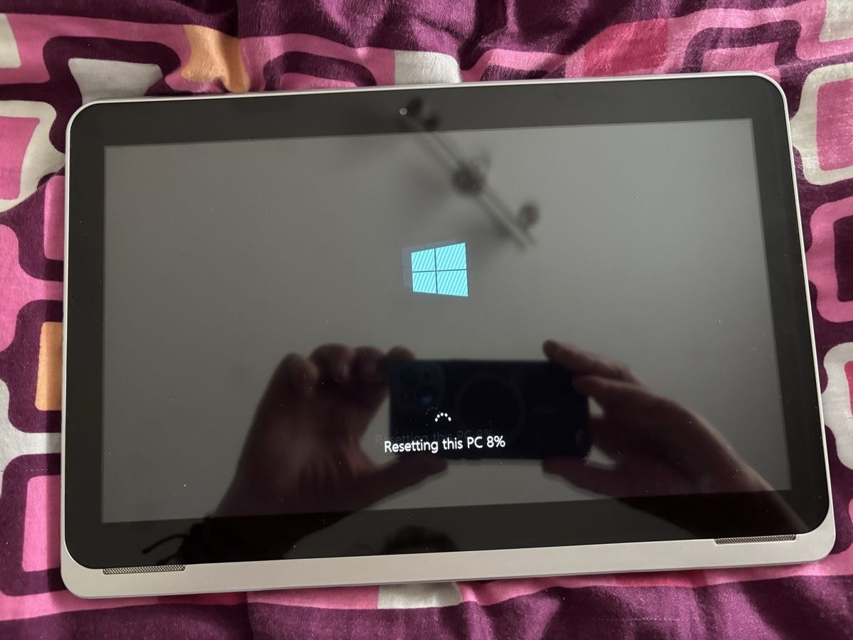 Tablet PC: Windows Tablet mit Softwarefehler zum Reparieren – Defekt aus Fislisbach von Rolirol
