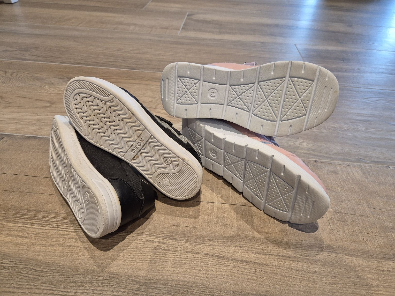 Scarpe per ragazze: Kinder-Turnschuhe in Grösse 33 – Usato da Hörhausen venduto da mountain18 1
