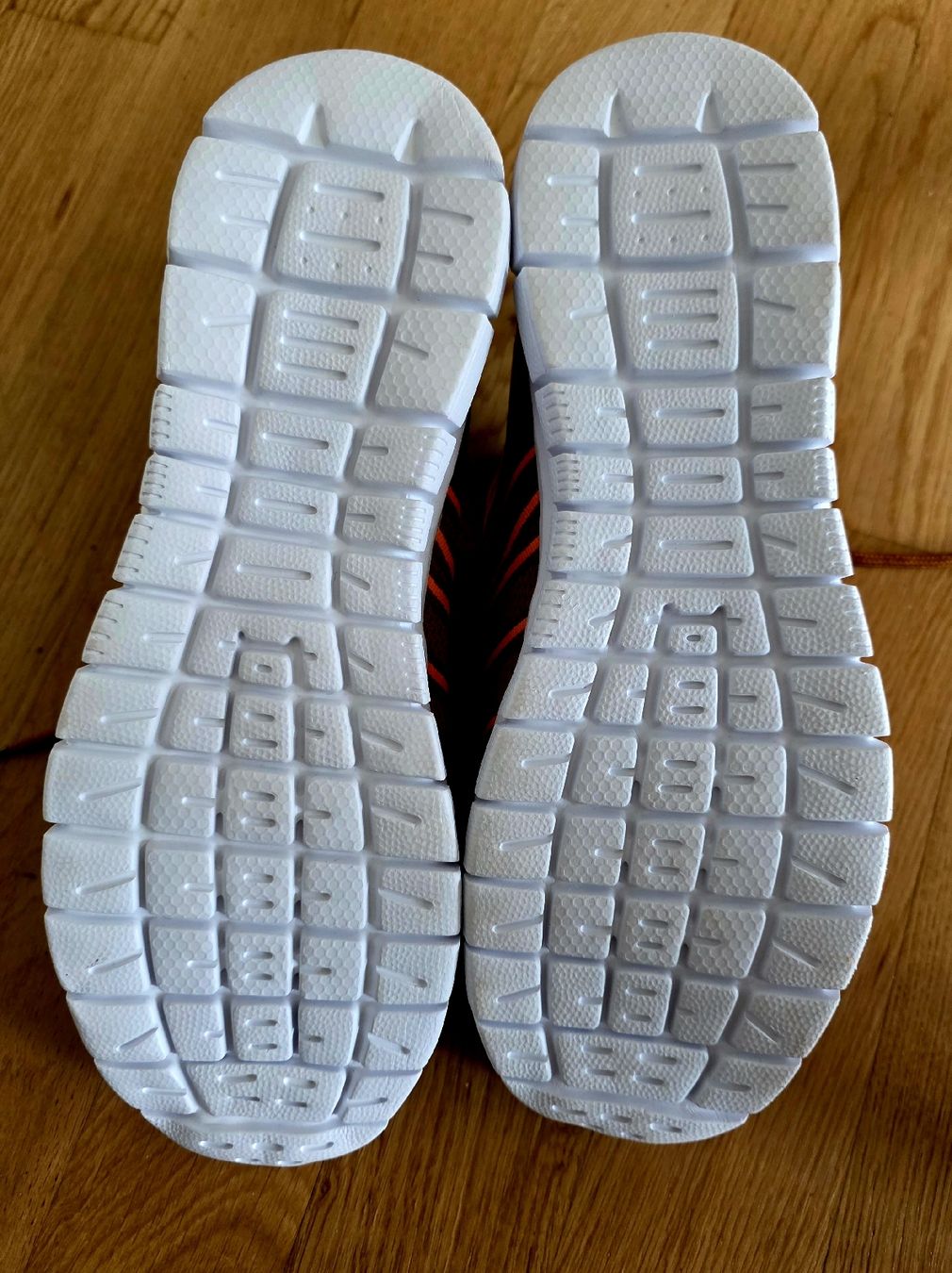 Herrenschuhe: sneakers hellbraun neu grösse 41 / 42? – Neu (gemäss Beschreibung) aus wetzikon von Bestedienste 2