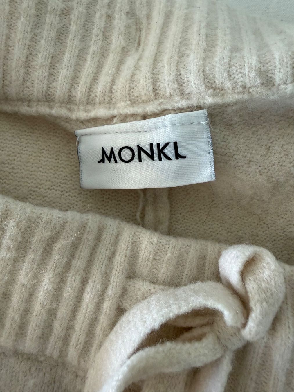 Monki Pantaloni: Monki Strickhose Cremeweiss weit geschnitten – Usato da Weiningen ZH venduto da san_7hsm 2