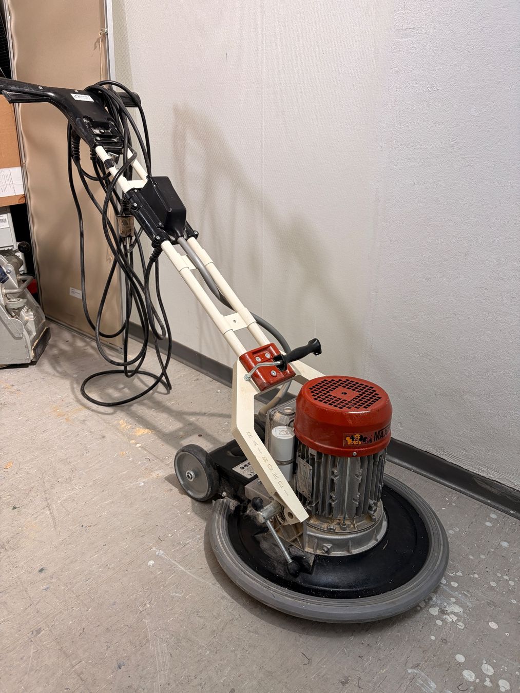 Tutte le macchine: Bodenpoliermaschine Raimondi Maxititina – Usato da Zürich venduto da studiobellevue