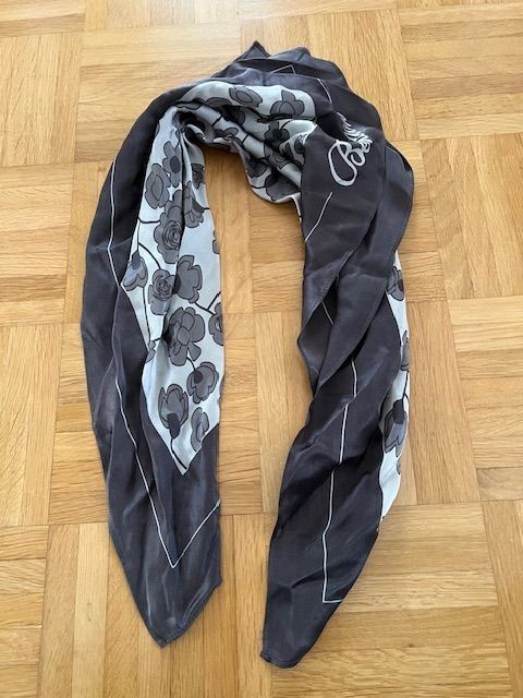 Benetton Foulard & Sciarpe: "Benetton" Foulard – Nuovo (secondo la descrizione) da Walenstadt venduto da ricamul 7