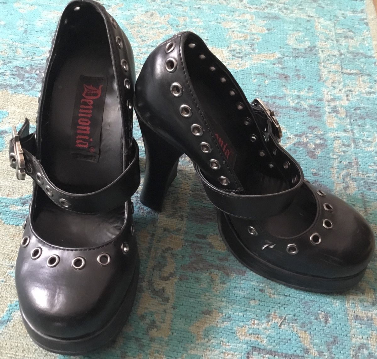 Damenschuhe: Pumps Gothic Style  – Gebraucht aus Schlieren von Jeajet