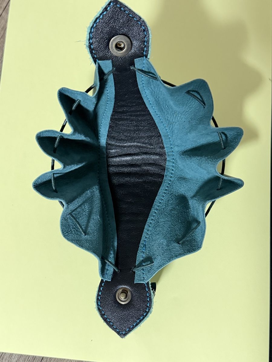 Borse da donna: Pochettes médiévales – Usato da Petit-Lancy venduto da Solcarm 3