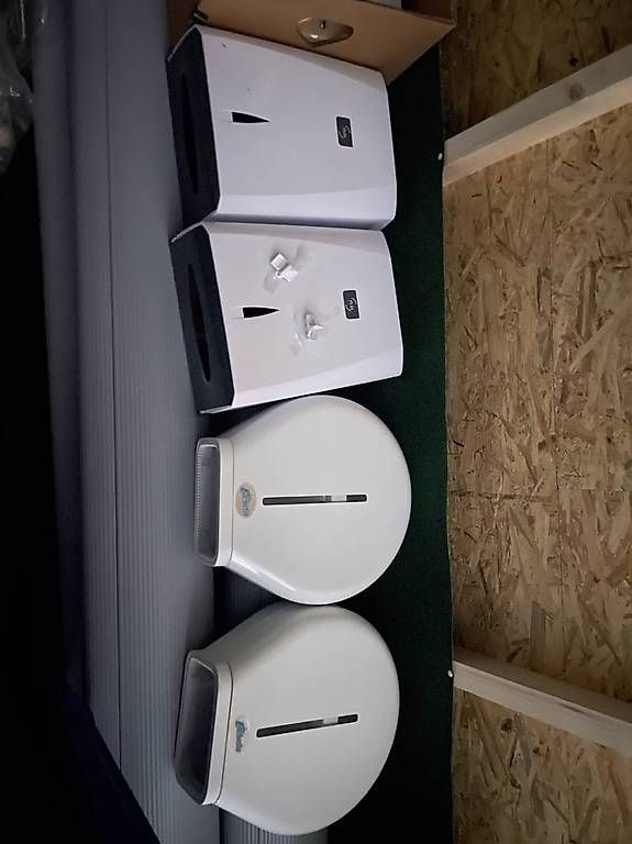 WC: Divers accessoires professionnels WC / salle de bain – Gebraucht aus Collombey von Le69ro 2