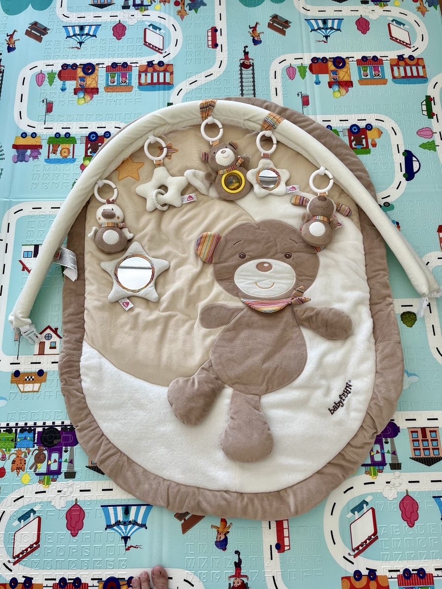 Tiro con l'arco: Fehn Krabbeldecke mit Spielbogen Bär Rainbow – Usato da Grenchen venduto da Replay111 1