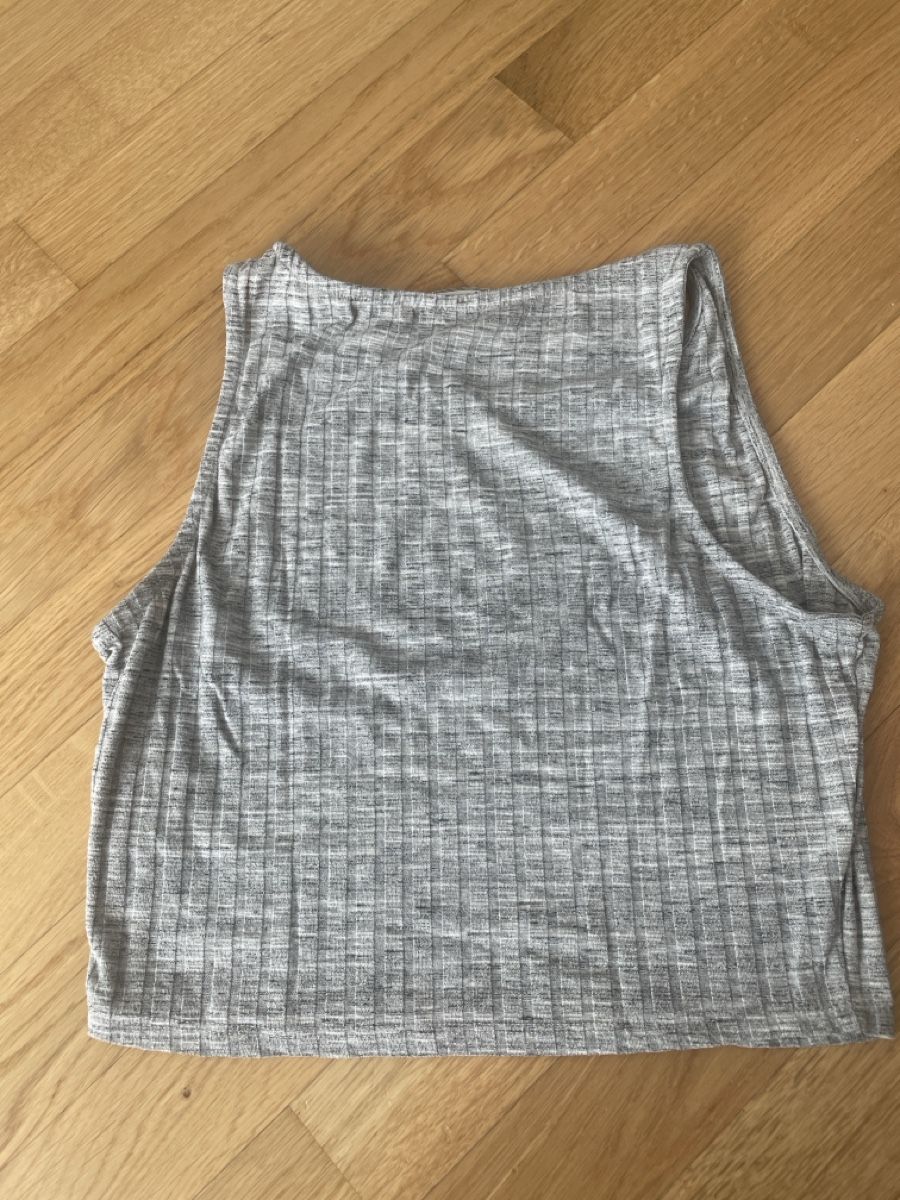 Tops: Graues Sommer Top, Grösse M, gerippt – Gebraucht aus Wil SG von Miwil 2