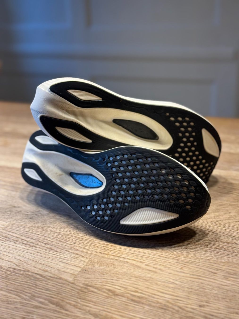 Asics Herrenschuhe: Asics Magic Speed 4 Laufschuh mit Carbonplatte Running – Gebraucht aus Zofingen von swissairforce 5