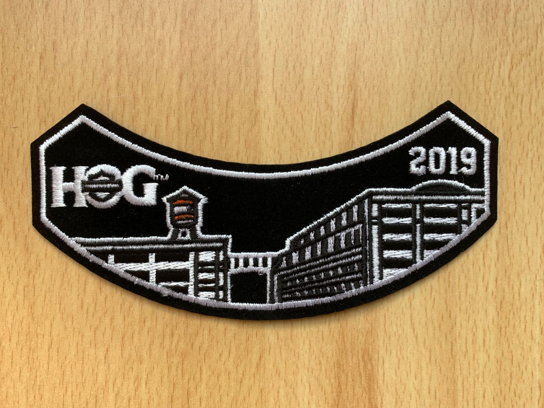 Harley-Davidson Toppe: Harley Owners Group 2019 Patch und Pin, Top Zustand – Nuovo e nell'imballaggio originale da Sarmenstorf venduto da habasa 1