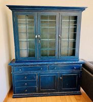 Antiker Buffetschrank aus Massivholz mit Vitrine