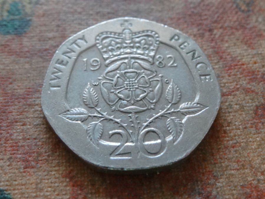 Alle Münzen: ROYAUME-UNI  20 Pence  1982 – Gebraucht aus Romanel-sur-Lausanne von Swift13