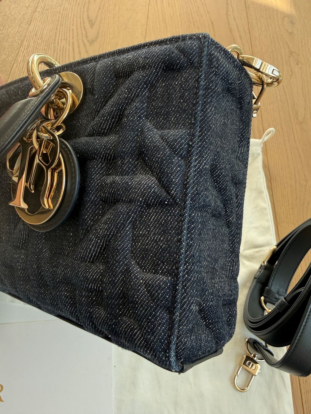 Dior Borse da donna: DIOR LADY D-JOY BAG MEDIUM DENIM DUNKELBLAU – Usato da Hägendorf venduto da mominz 4