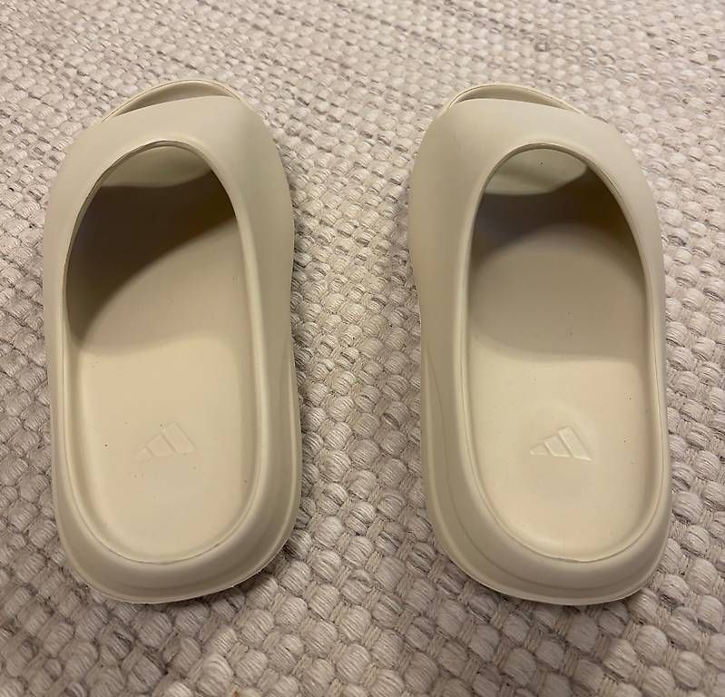 Adidas Scarpe da uomo: Adidas Yeezy Slide Bone - EU 44.5 – Nuovo (secondo la descrizione) da Thalwil venduto da Swisshoneys 1