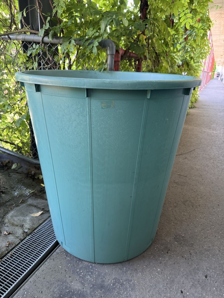 Humidifier & Arroser: Kunststoff-Fass mit Deckel – D'occasion à Dübendorf par Mavobu 5