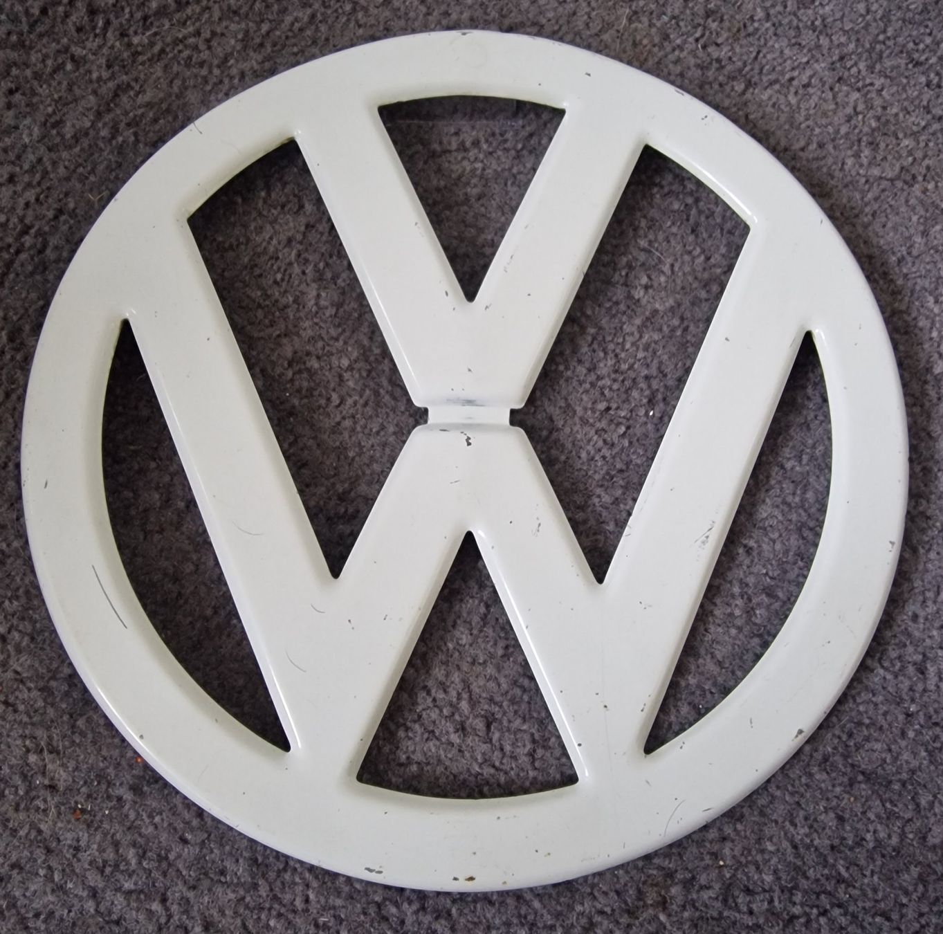 VW Toutes les pièces auto: VW T1 Bus Emblem Original – D'occasion à Matzendorf par nike15