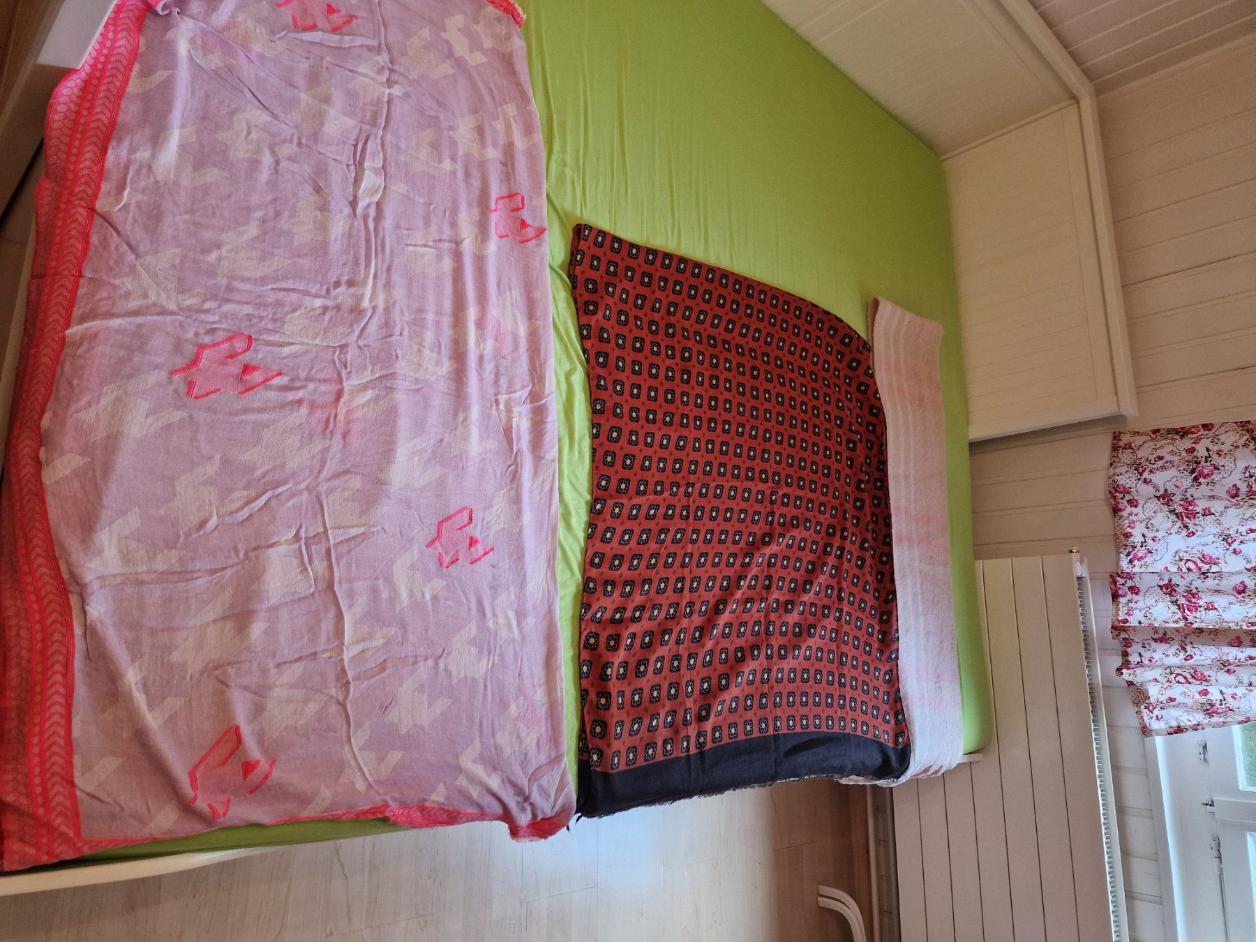 Foulard & Sciarpe: Diverse Schal / Tücher – Usato da Winterthur venduto da Winti1993 2