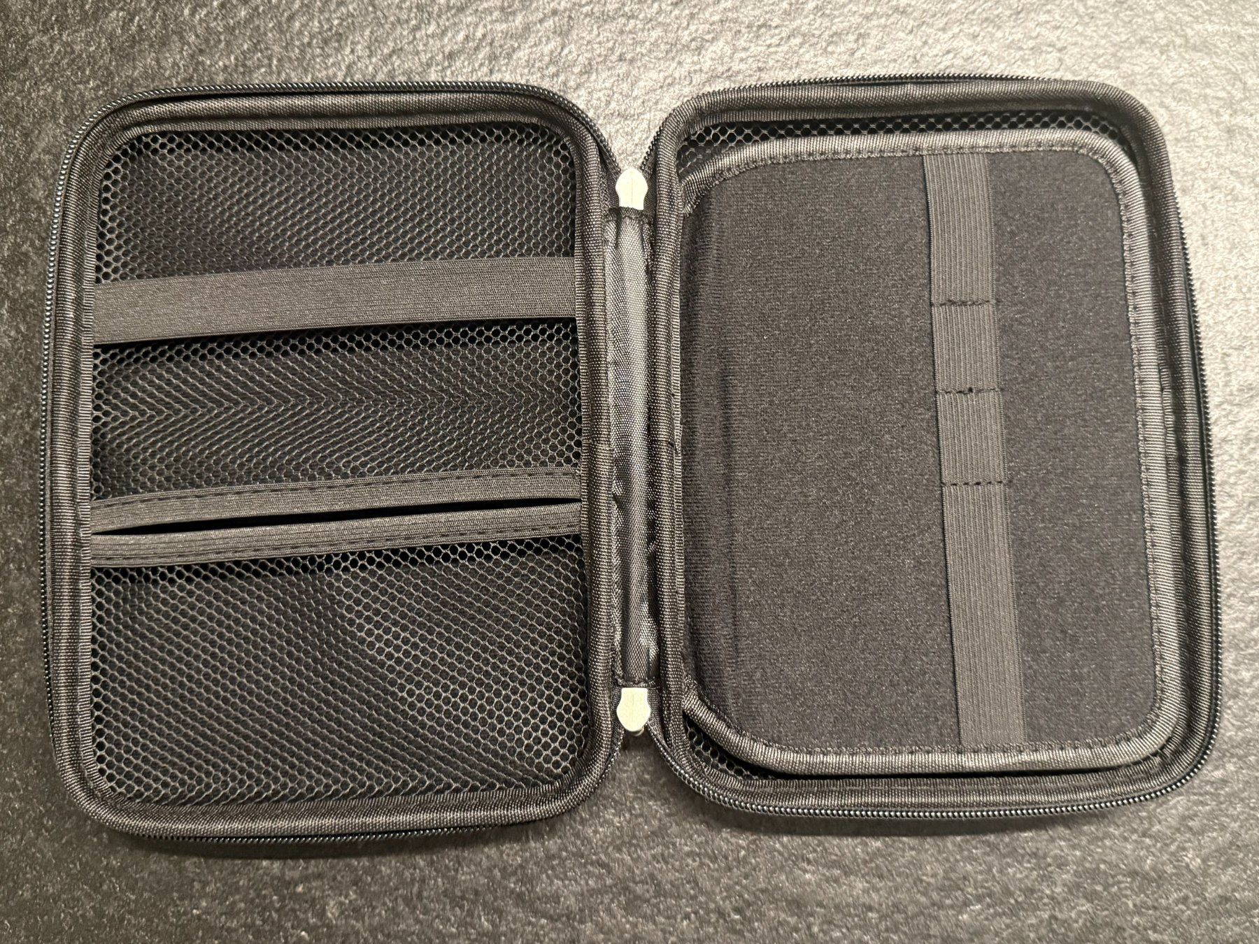 Covers & Taschen: Troika Travel Case Schwarz – Gebraucht aus Schlieren von mamazon 2