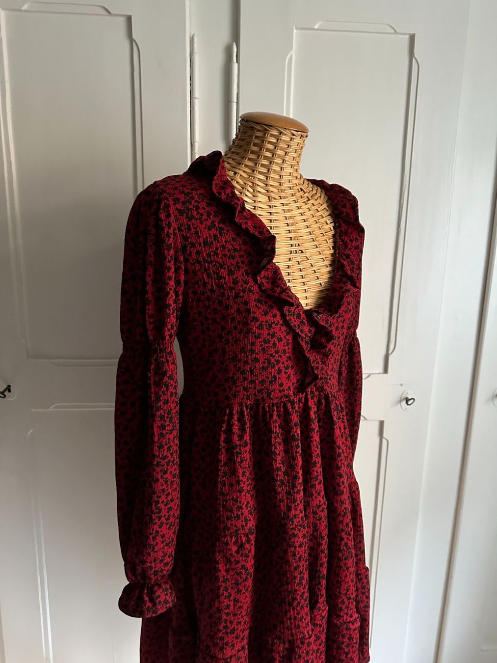 Mango Kleider: MANGO - Kleid rot-schwarz gemustert S – Gebraucht aus Zürich von Diazaio 1