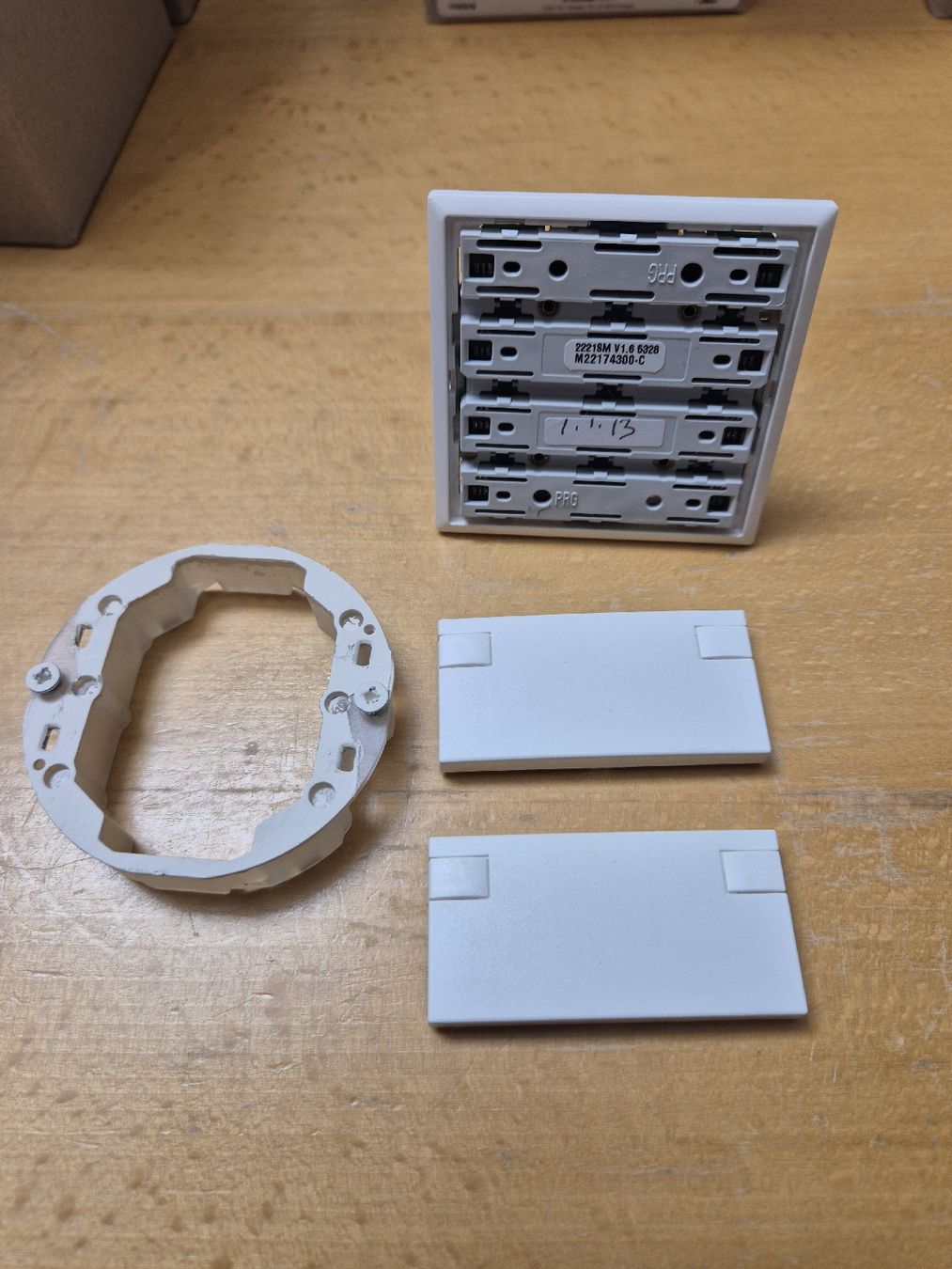 Feller Interruttori: Interrupteur KNX Feller 4x – Usato da Blonay venduto da Leman1010 2