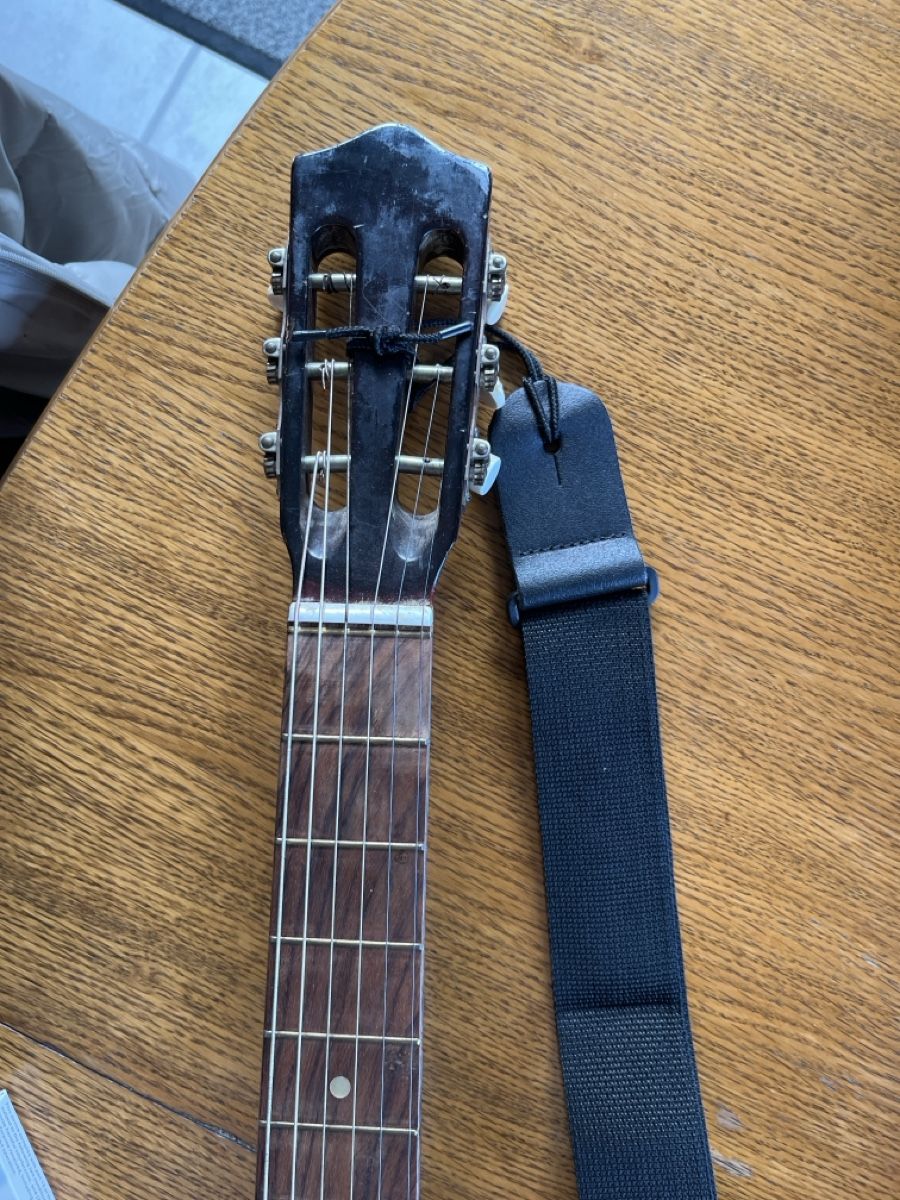 Strumenti musicali: Gitarre Royal – Usato da neuenhof venduto da cocoros 1
