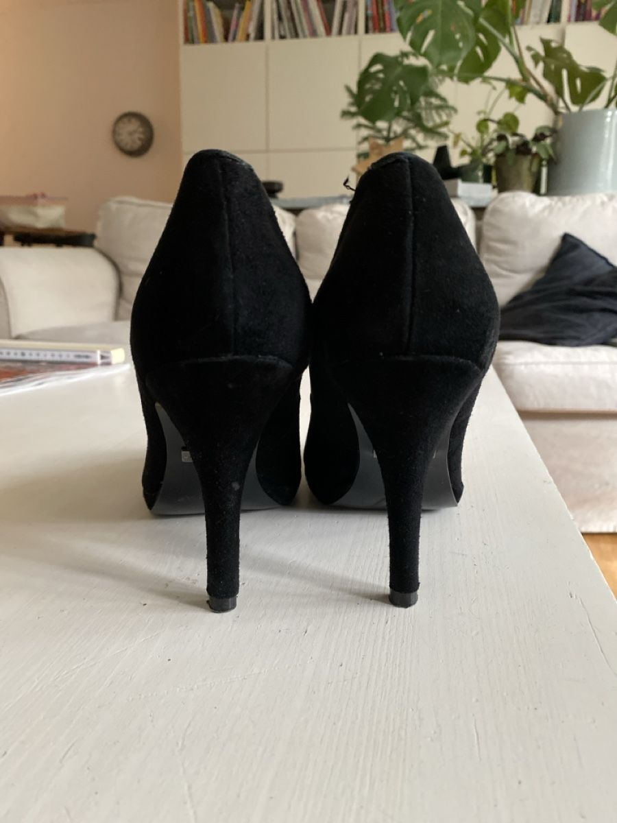 Damenschuhe: Schwarze Wildleder Peeptoe High Heels Gr. 39 – Gebraucht aus Winterthur von san_9m2f 4