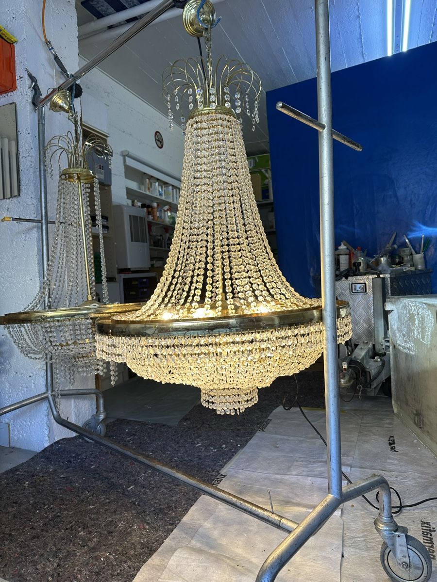 Kronleuchter & Deckenlampen: Grosser Kronleuchter/Lüster, goldfarbig – Gebraucht aus Zürich von car_x8gj