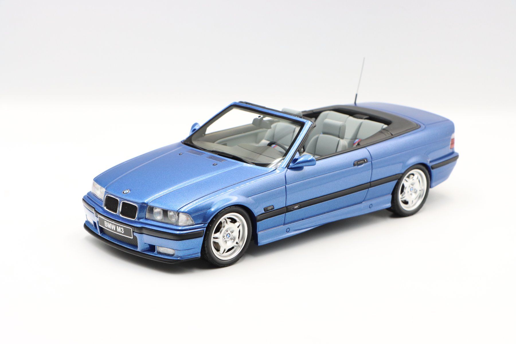BMW Modellini d'auto: BMW M3 E36 Cabriolet 1995 1:18 Otto Models – Nuovo e nell'imballaggio originale da Bühl b.Aarberg venduto da modelldiecast 4